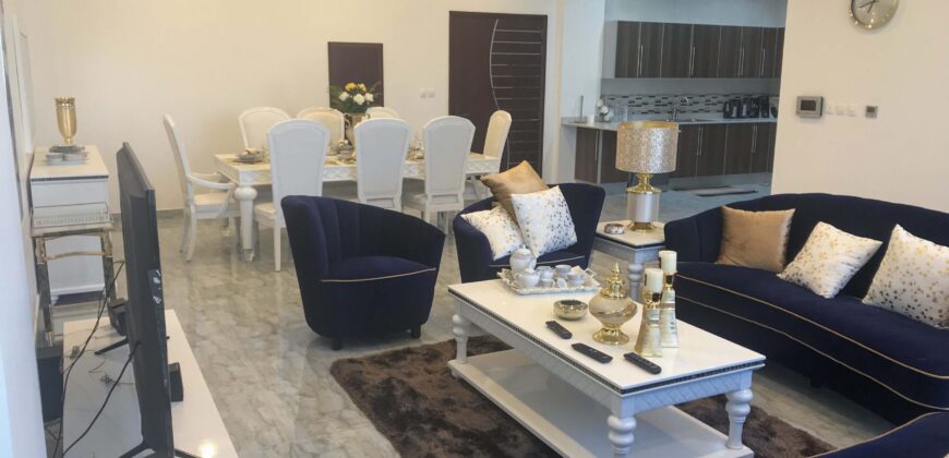 للايجارشقة سكنية نصف مفروشة بمنطقة ضاحية السيف
