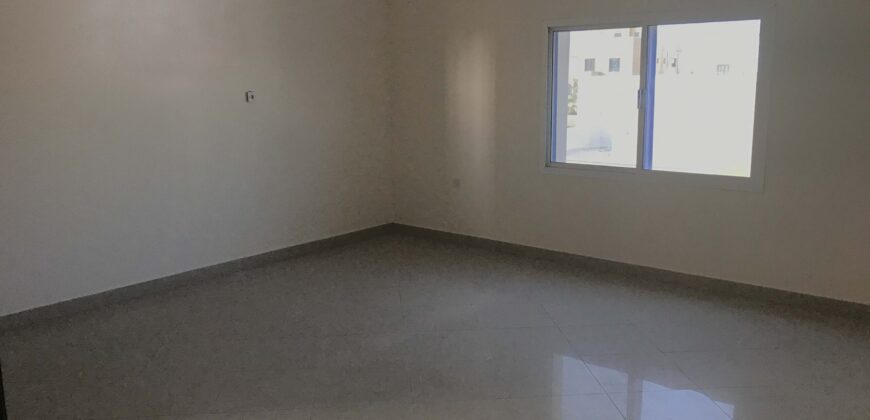 للإيجار شقة سكنية بمنطقة مدينة عيسى بالقرب من جامعة الخليج بقيمة الإيجار -/ 250 دينار بالشهر