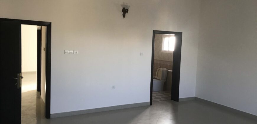 للإيجار شقة سكنية بمنطقة مدينة عيسى بالقرب من جامعة الخليج بقيمة الإيجار -/ 250 دينار بالشهر