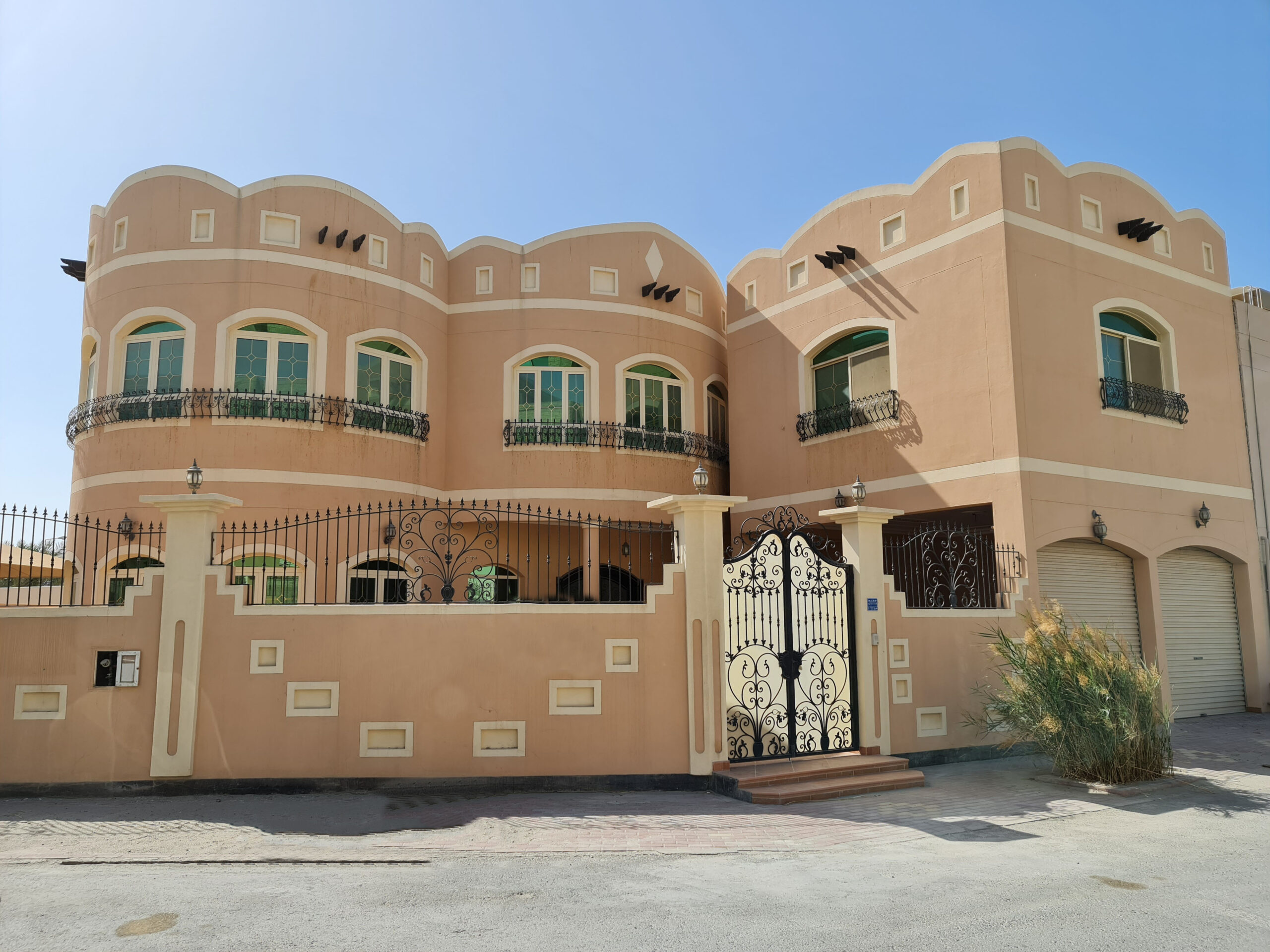 Luxury villa for sale with five bedrooms, located in Bu Quwah (Saraya 2)