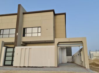للبيع فيلا سكنية جديدة وفاخرة تتكون من أربع غرف نوم بمنطقة السهلة الشمالية (مناسبة للسكن الاجتماعي)