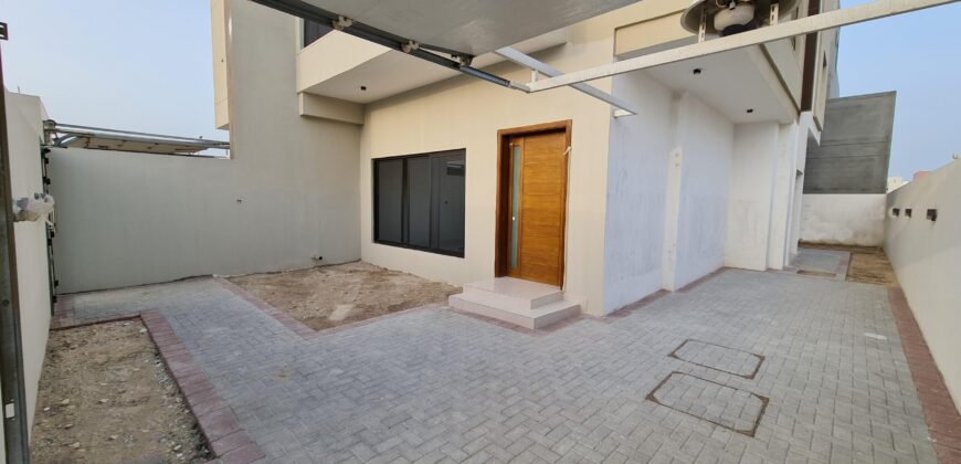 للبيع فيلا سكنية جديدة وفاخرة تتكون من أربع غرف نوم بمنطقة السهلة الشمالية (مناسبة للسكن الاجتماعي)