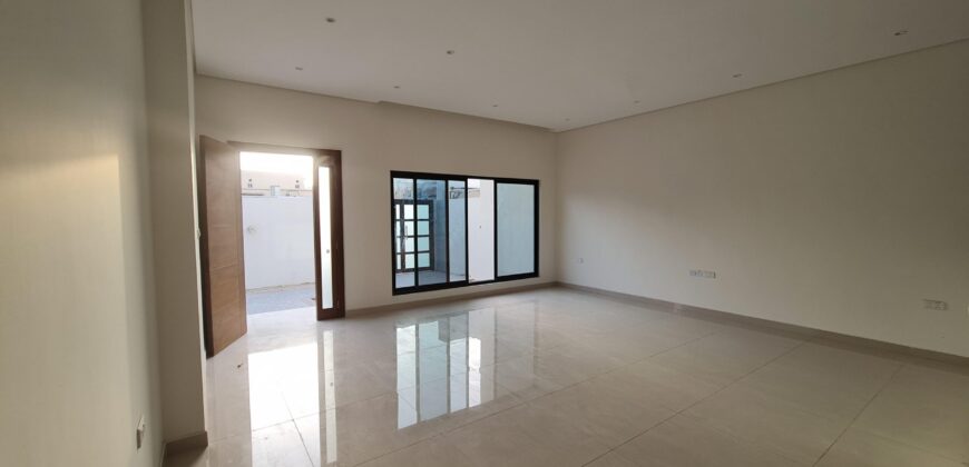 للبيع فيلا سكنية جديدة وفاخرة تتكون من أربع غرف نوم بمنطقة السهلة الشمالية (مناسبة للسكن الاجتماعي)