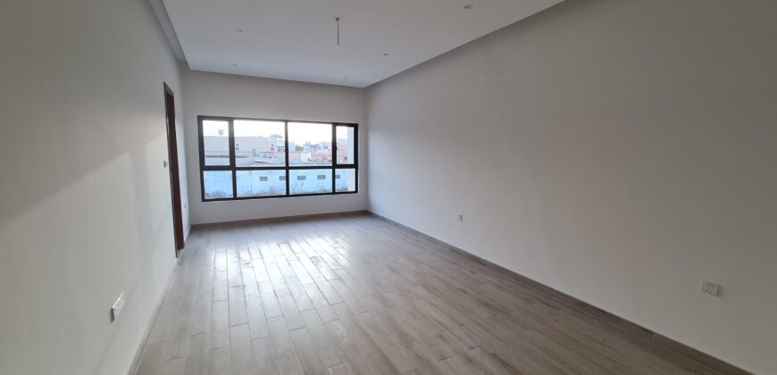 للبيع فيلا سكنية جديدة وفاخرة تتكون من أربع غرف نوم بمنطقة السهلة الشمالية (مناسبة للسكن الاجتماعي)