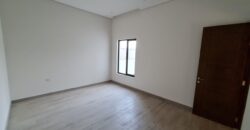 للبيع فيلا سكنية جديدة وفاخرة تتكون من أربع غرف نوم بمنطقة السهلة الشمالية (مناسبة للسكن الاجتماعي)