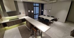للإيجار شقة سكنية فاخرة تتكون من ثلاث غرف نوم، مفروشة كامل بمنطقة الجنبية