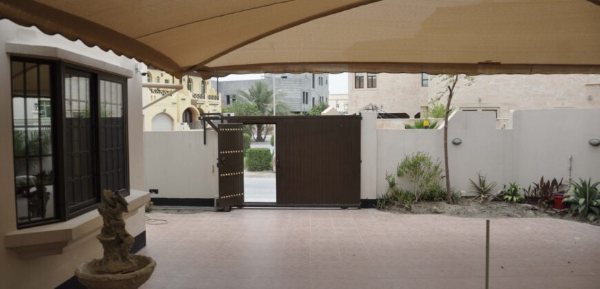 للبيع فيلا سكنية تتكون من أربع غرف نوم، بمنطقة بو قوه